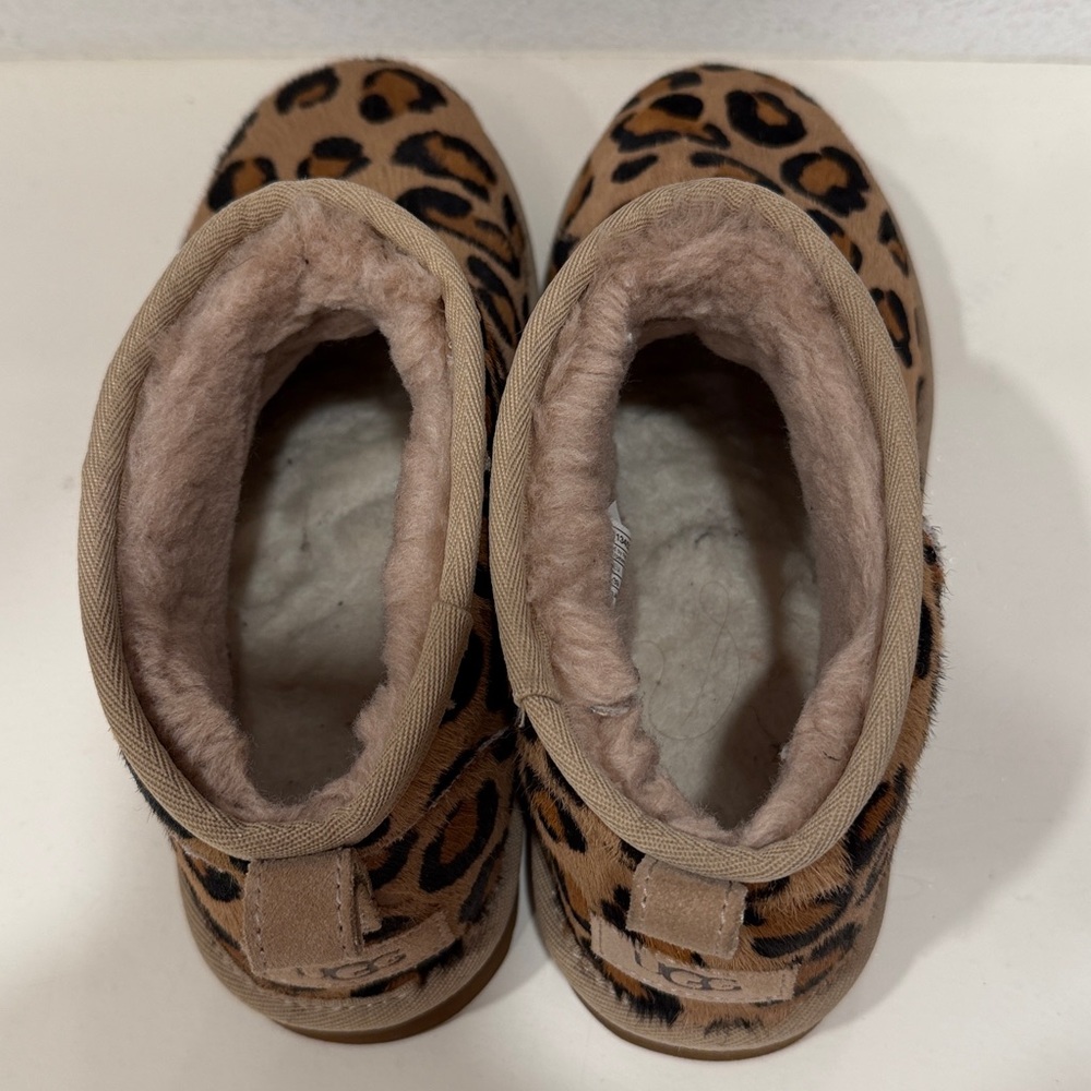UGG WOMEN'S CALF HAIR LEOPARD ULTRA MINI BOOTIES BOOTS BLACK CHESTNUT LIKE New - Picture 6 of 7